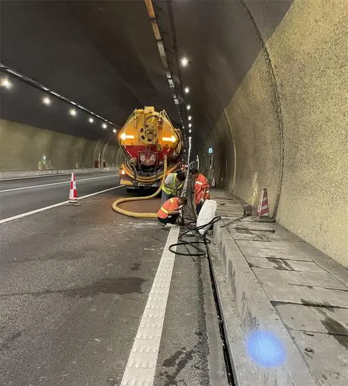 凌源隧道排水渠清淤